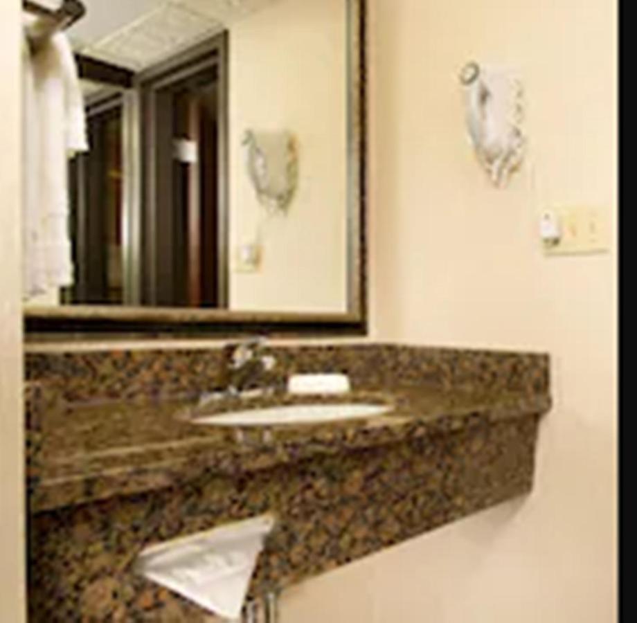 Hotel Lotus Kansas City Merriam Екстериор снимка